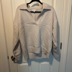 H&M Cream V-Neck Sweater Soft Cozy Material